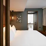 Hotel Le Bellune Paris